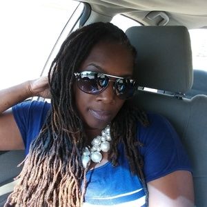 Meet your Posher, Angela