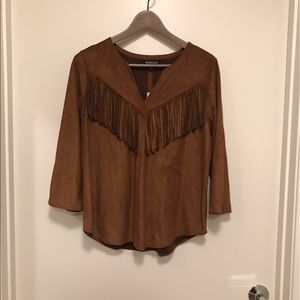 Express faux saúde fringe top