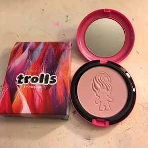 Mac Cosmetics trolls highlighter brand new!