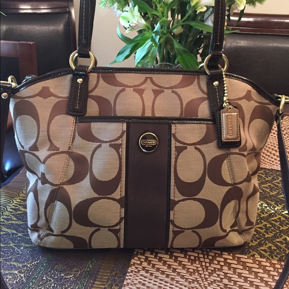 Coach Signature Print  Handbag Tote Purse.