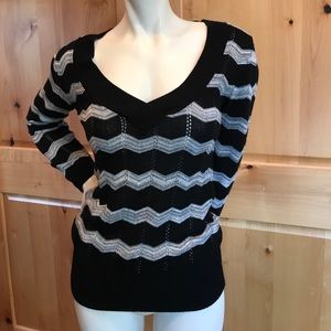 Long sleeve V-neck knit sweater