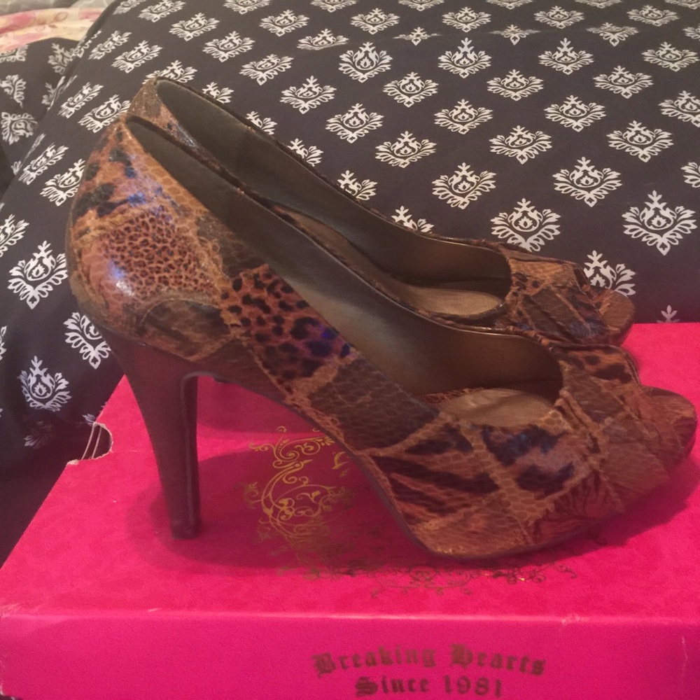 Shoes - Picture 4 of 4