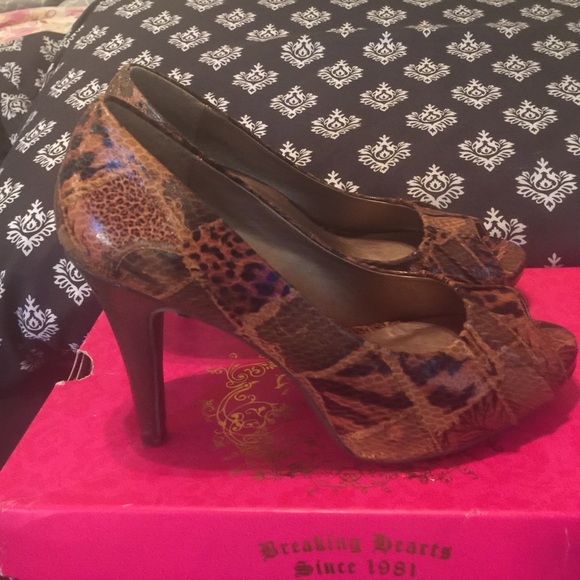 Shoes - Picture 4 of 4