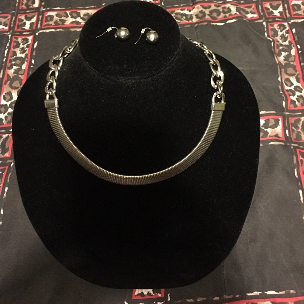 Woman's necklace