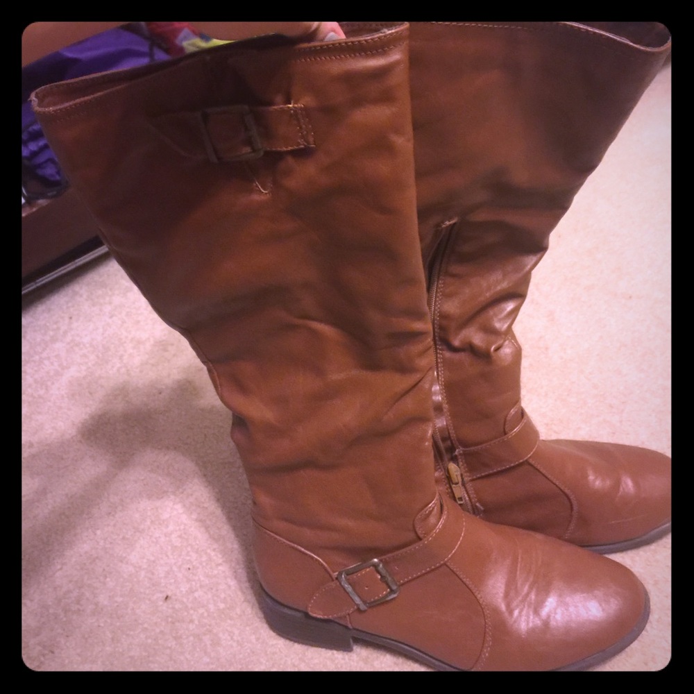 Under knee riding boots