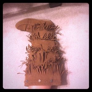 Fringe moccasin boots