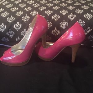 Pink high heel shoes perfect for summer!