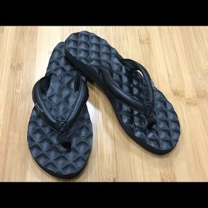 Reef Black Beach Flip flops sz 9 chusioned