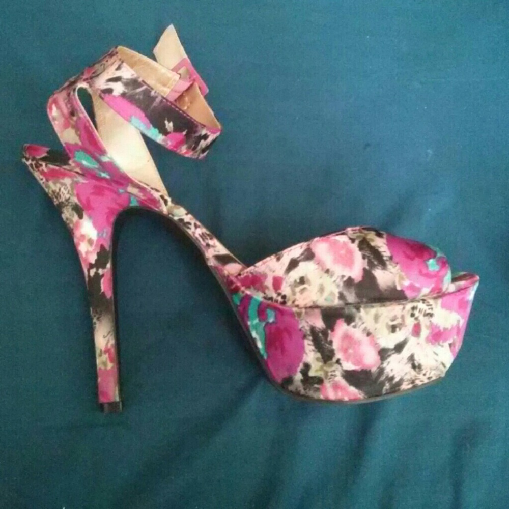 Shoes - Picture 2 of 2