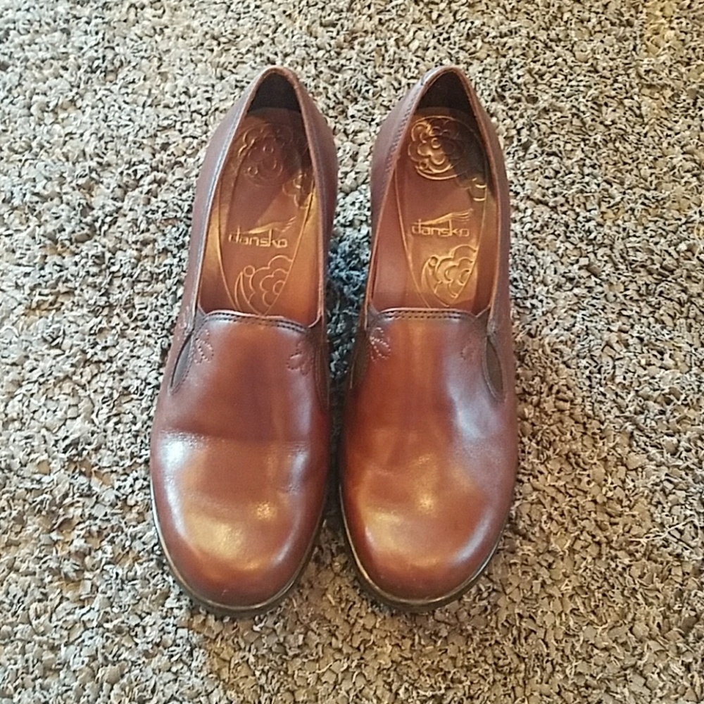 Dansko 2.5" heel size 8
