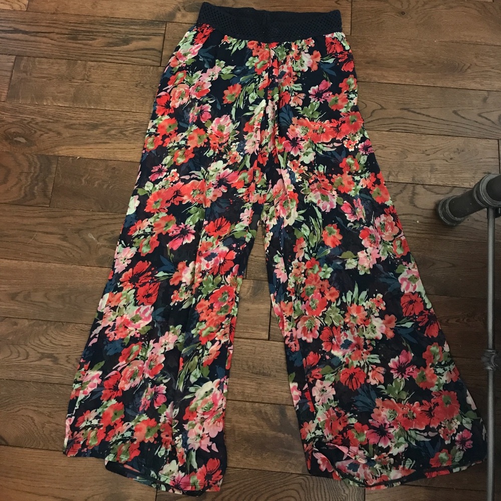 BRAND NEW Beautiful Flowy Floral Pants