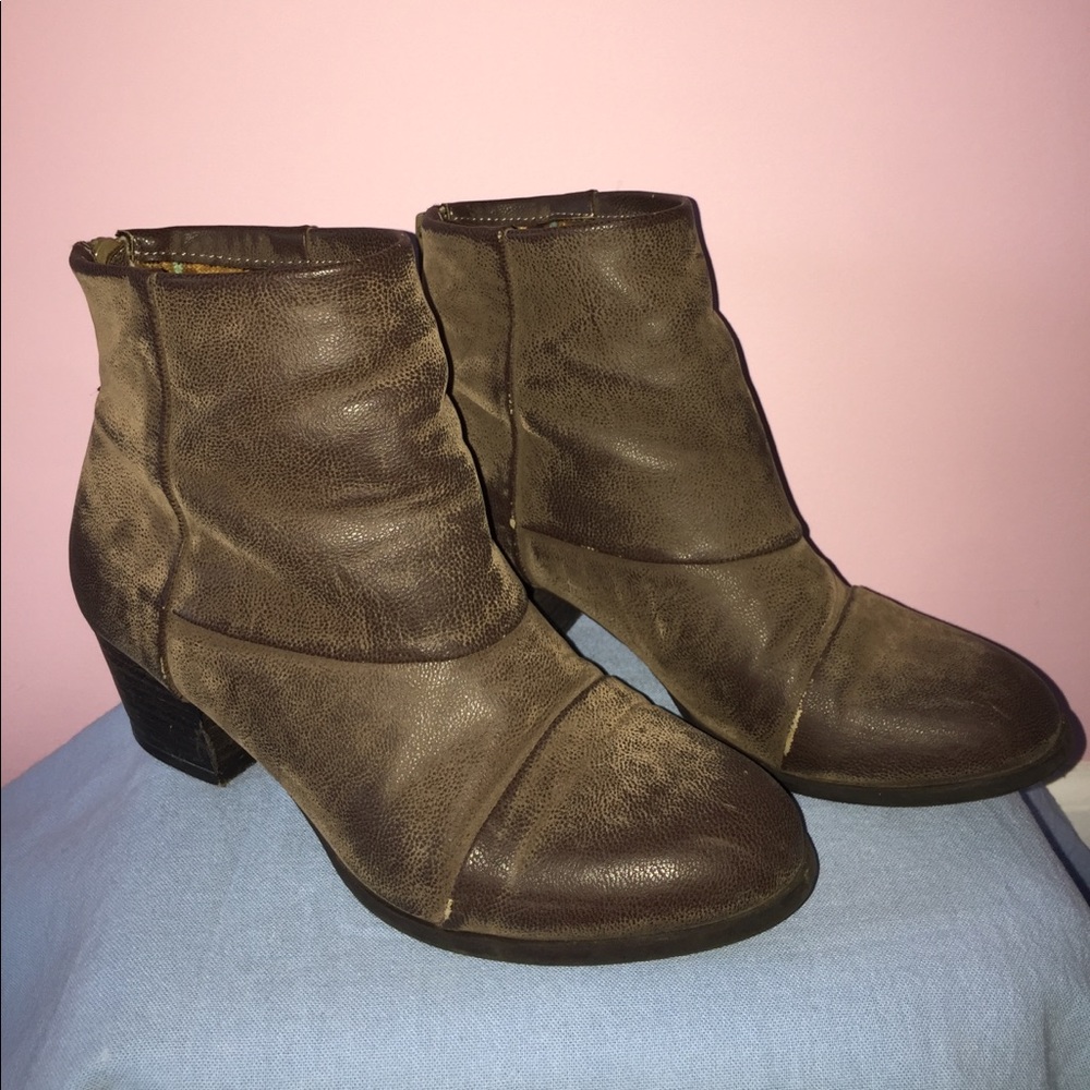 ❗️SOLD ❗️Distressed Booties