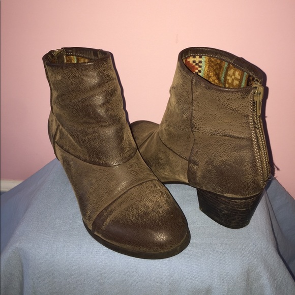 ❗️SOLD ❗️Distressed Booties - Picture 2 of 4