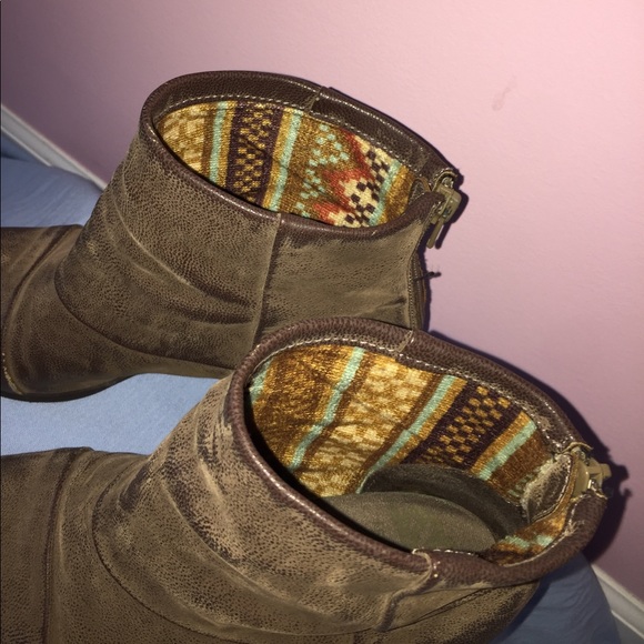 ❗️SOLD ❗️Distressed Booties - Picture 4 of 4