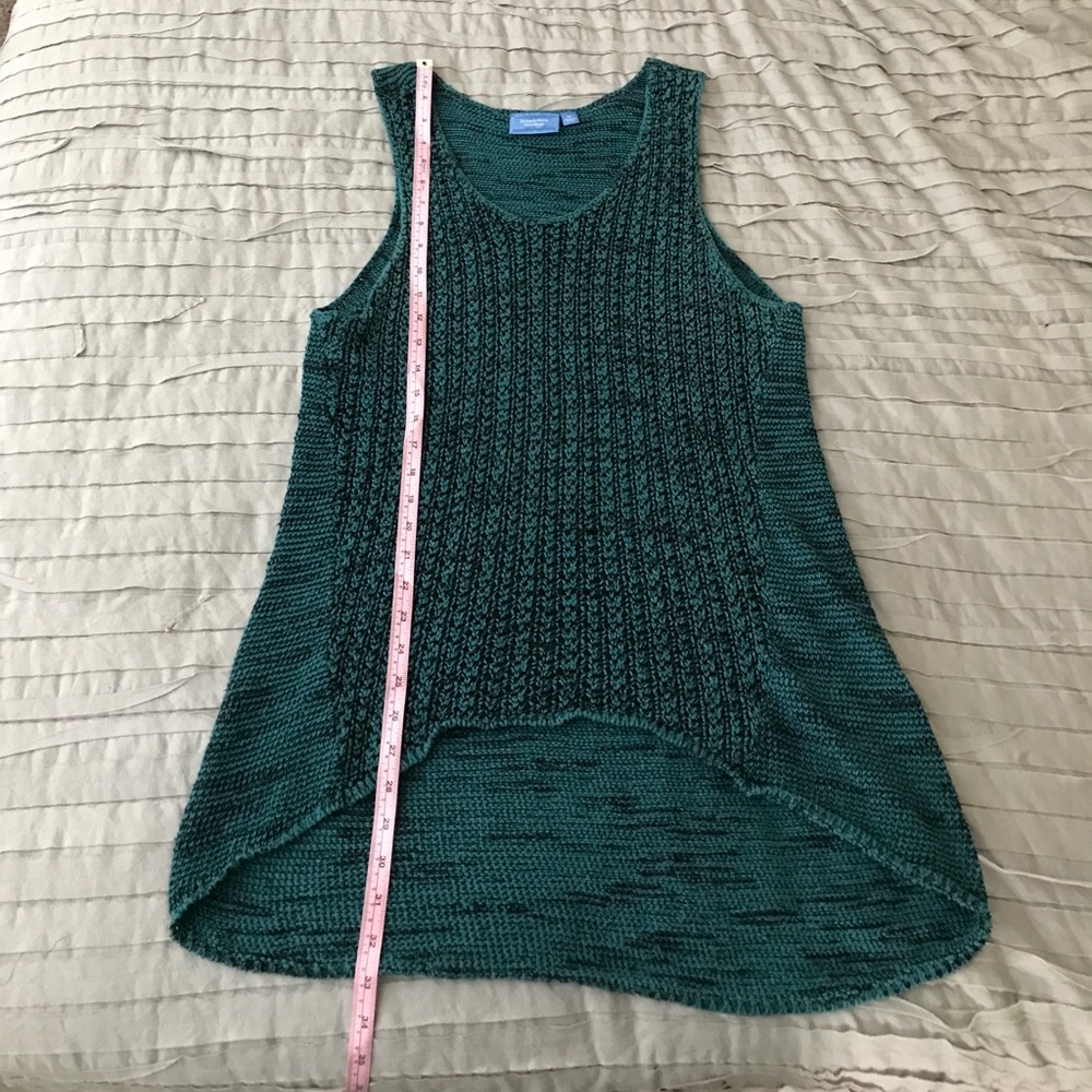 **SOLD*** Vera Wang tank top - Picture 2 of 6