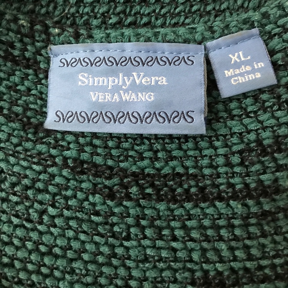 **SOLD*** Vera Wang tank top - Picture 4 of 6