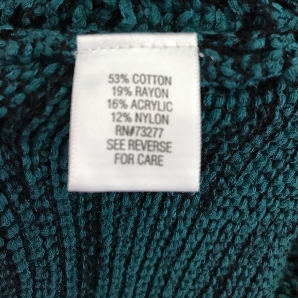 **SOLD*** Vera Wang tank top - Picture 5 of 6