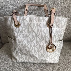 Micheal Kors Signature Tote