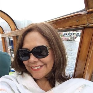 Meet your Posher, Ana maria