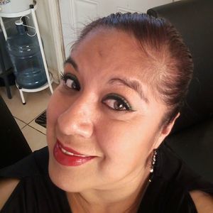 Meet your Posher, Elvia