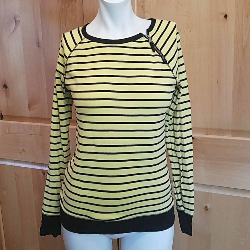 Long sleeve yellow/black sweater