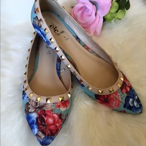 Pointed toe flats floral 🌸