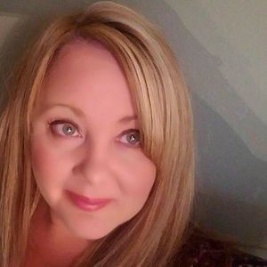 Meet your Posher, Deena