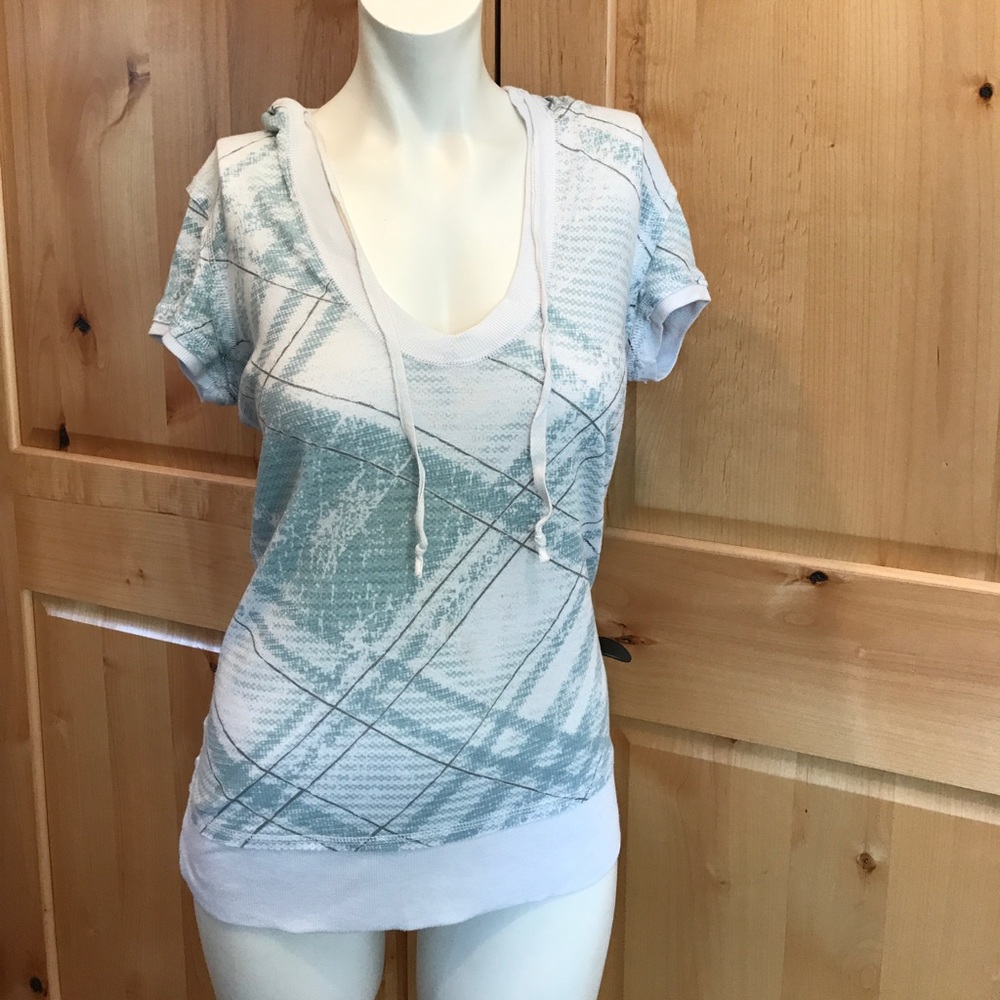 Short sleeve V-neck hooded top