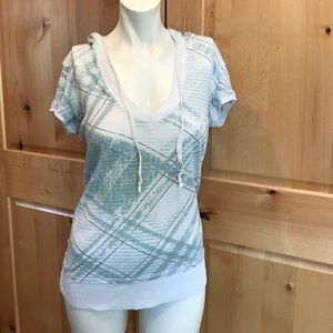 Short sleeve V-neck hooded top