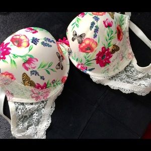 BNWT VS bra 38 D