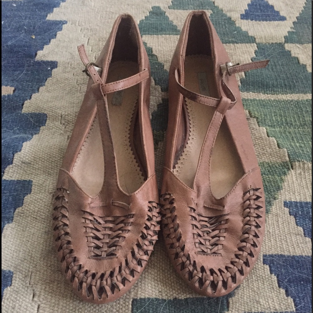 Brown Ecote T-strap Skimmers size 10.