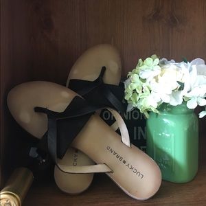 Lucky Brand Flip Flops👢