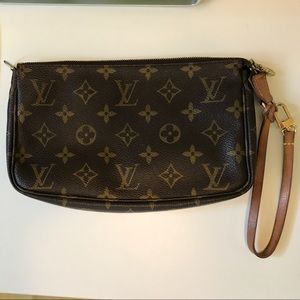 Louis Vuitton monogram pochette (Authentic)