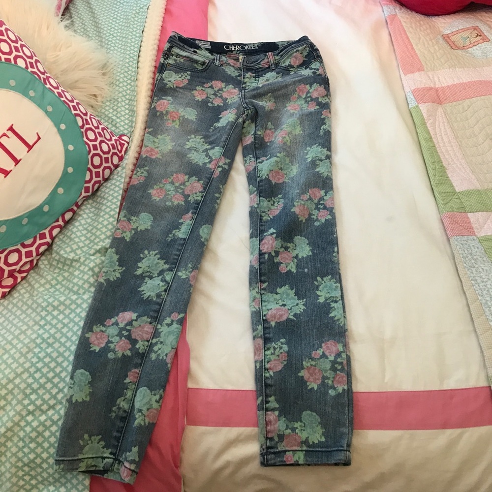 Adorable flower printed skinny jeans