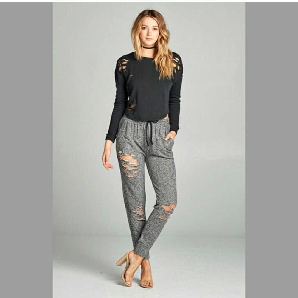 ▪️grey distressed joggers▪️