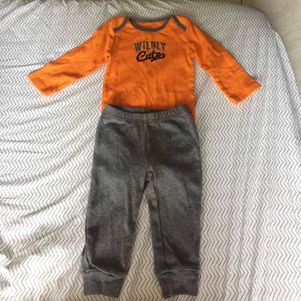 Carters! Set of 2 Baby boy bodysuit and pants