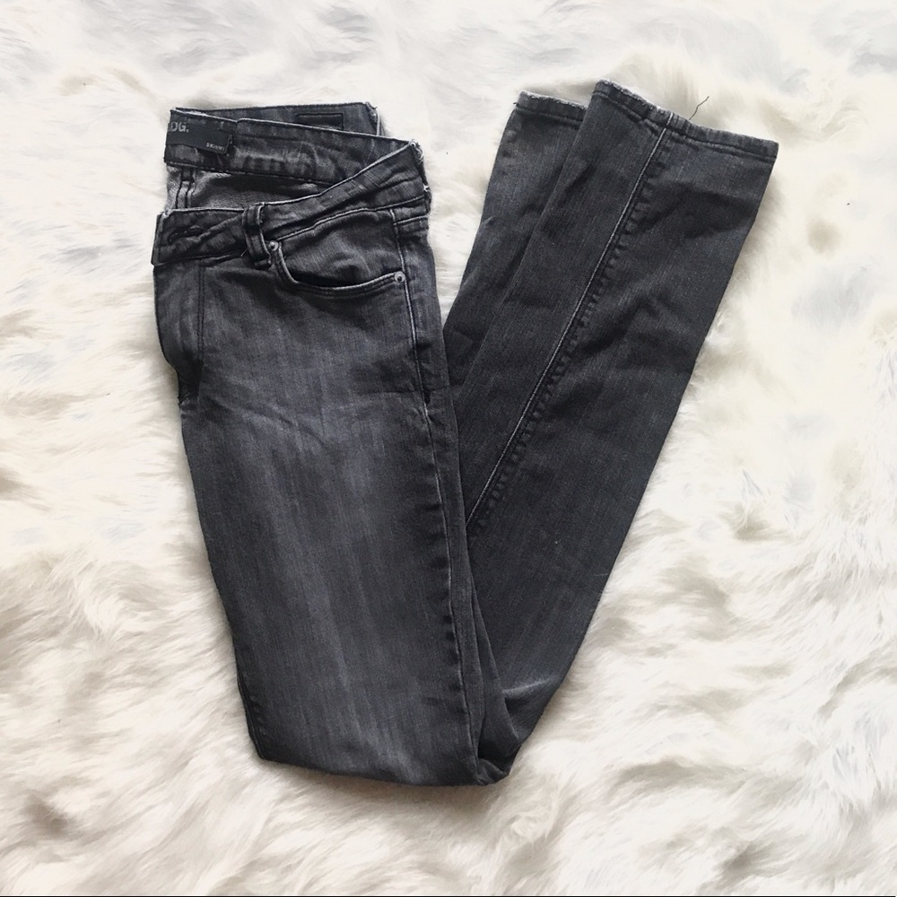 BDG Gray Skinny Jeans  28