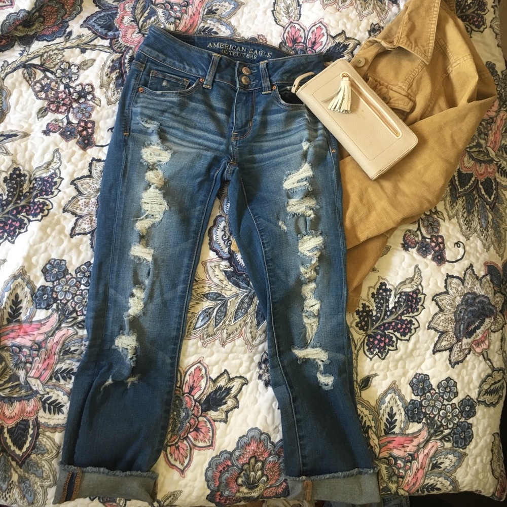 Distressed American Eagle artist crop jeans