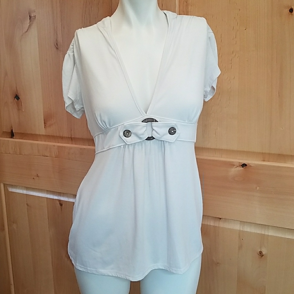 Short sleeve v-neck ivory top