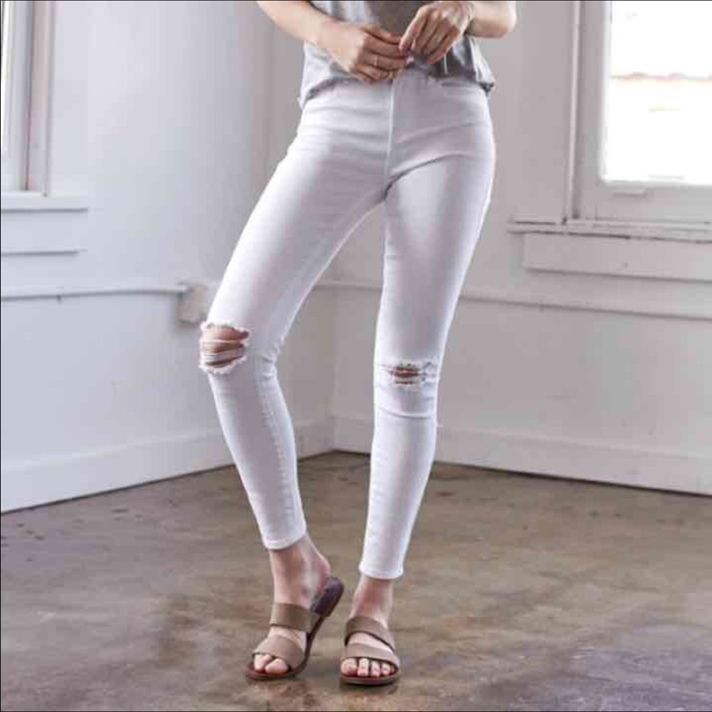 Bullhead midrise white jeans