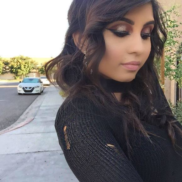 Meet your Posher, Aliya - Picture 1 of 1