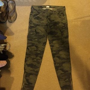 Sneak peek camo cargo skinny jeans. New w/tags.