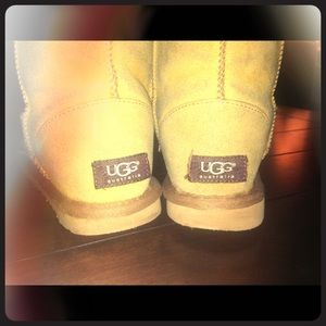 Light brown Ugg boots size 6
