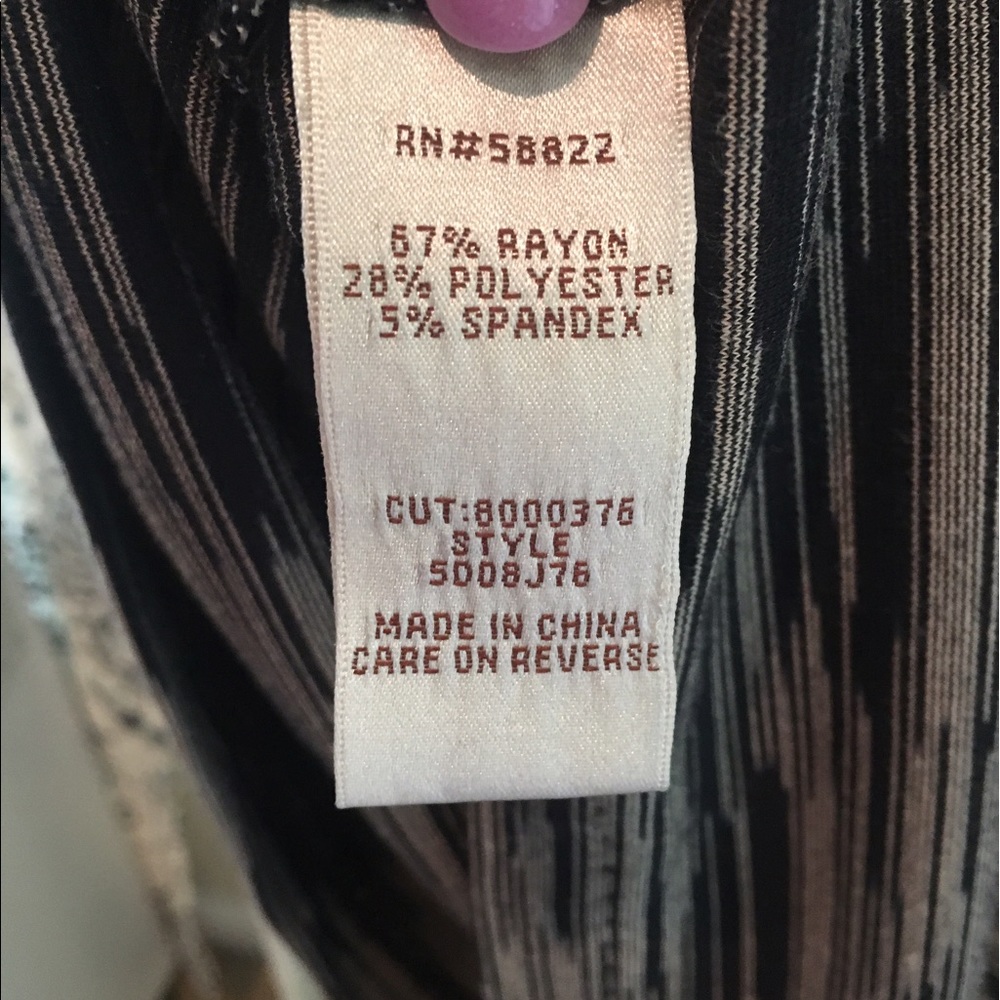 🌷Max Studio Gray Patterned Shell Top - Picture 4 of 4
