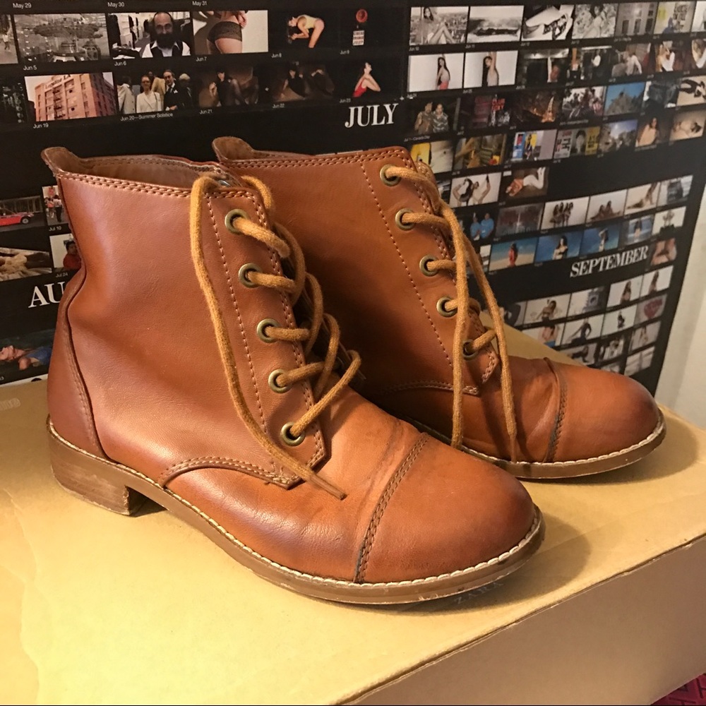 VINTAGE BROWN ANKLE BOOTS