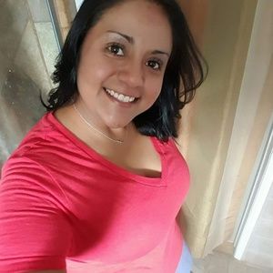 Meet your Posher, Mona