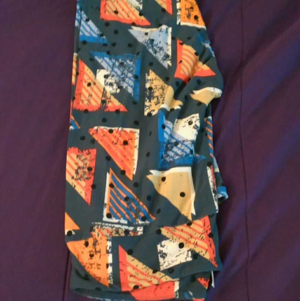 *SOLD*TC Lularoe Leggings