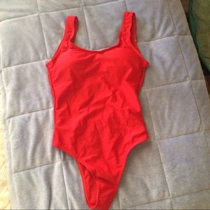 Low-back one piece swimsuit