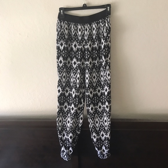 Patterned Cuffed Pants - Picture 2 of 3