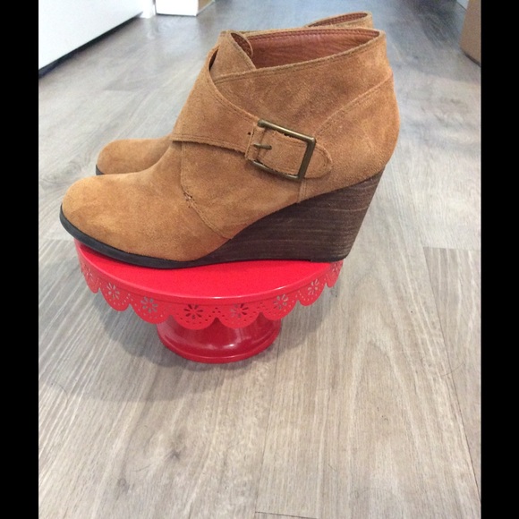 Lucky Brand Shoes - Lucky brand suede caramel booties